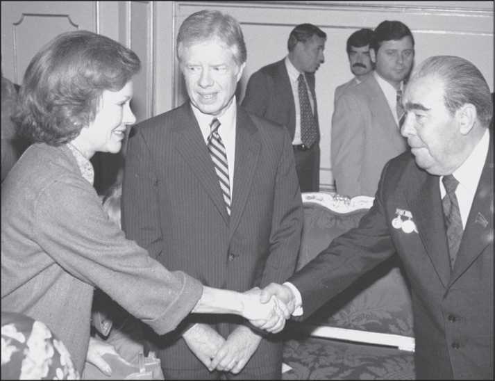 Беспокойный великан. Соединенные Штаты от Уотергейта до Буша против Гора (ЛП) - i_013.jpg