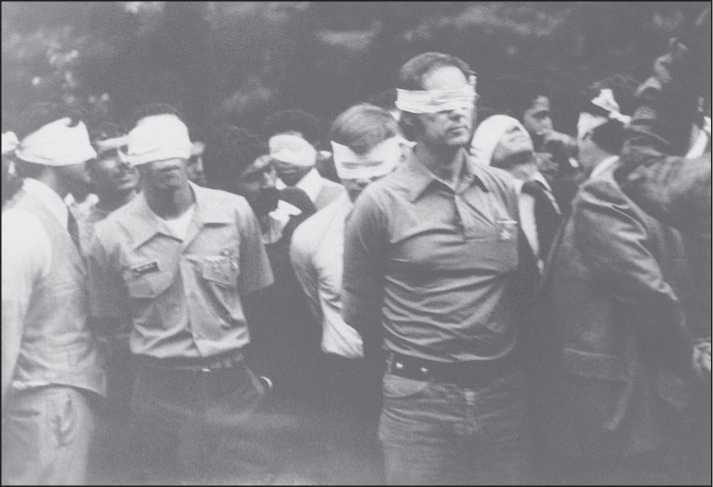 Беспокойный великан. Соединенные Штаты от Уотергейта до Буша против Гора (ЛП) - i_015.jpg