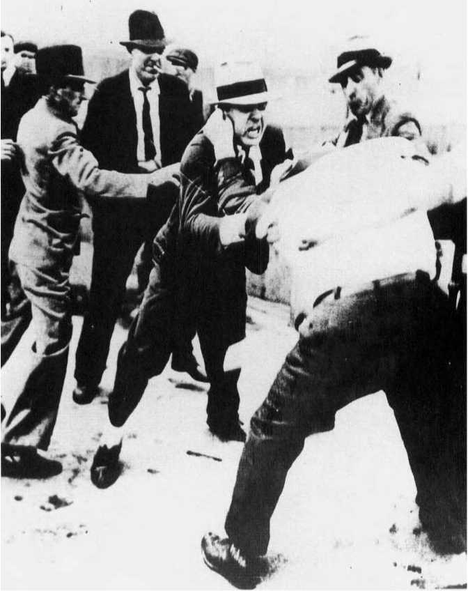 Свобода от страха. Американский народ в период депрессии и войны, 1929-1945 (ЛП) - i_046.jpg