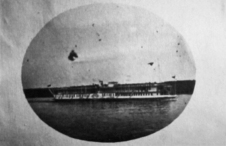 Вниз по Волге (сборник) - i_017.jpg