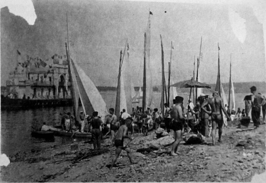 Вниз по Волге (сборник) - i_019.jpg