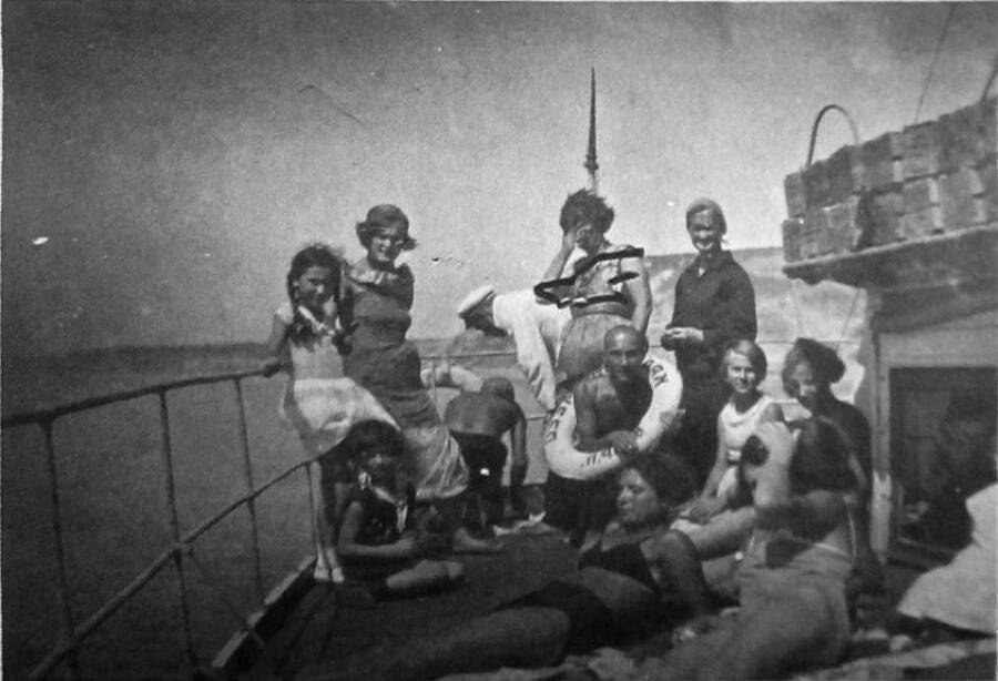 Вниз по Волге (сборник) - i_032.jpg