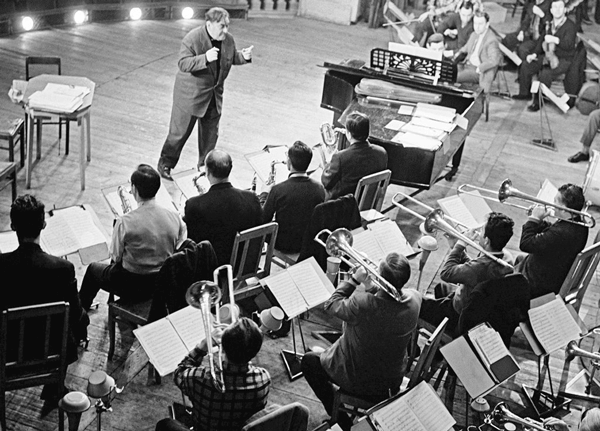 Леонид Утесов. Песня, спетая сердцем - i_043.png