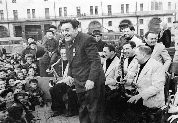 Леонид Утесов. Песня, спетая сердцем - i_046.png