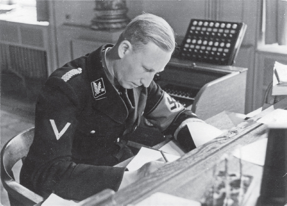 Гестапо. Миф и реальность гитлеровской тайной полиции - i_010.jpg