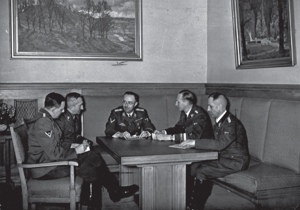 Гестапо. Миф и реальность гитлеровской тайной полиции - i_020.jpg