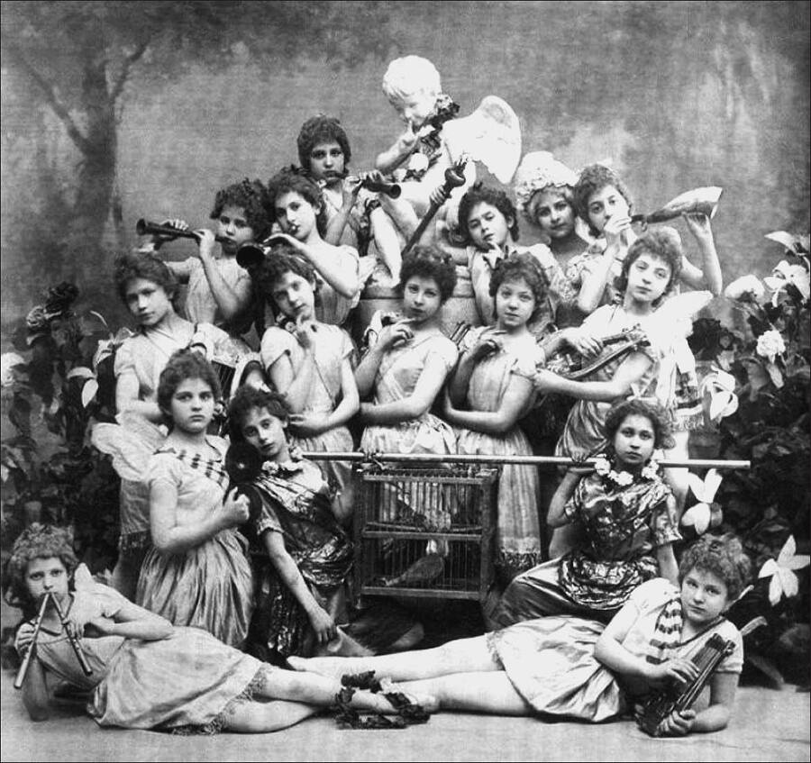 Жизнь, сверкнувшая молнией. Тайны Матильды Кшесинской - i_010.jpg