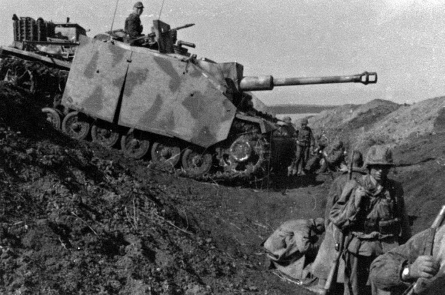 Первая из Гвардейских. 1-я танковая армия в бою - i_044.jpg